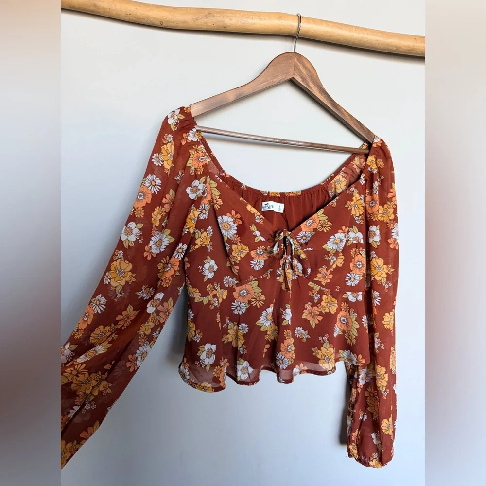 Hollister 70’s Floral Tie-Front Cropped Blouse - Picture 3 of 8